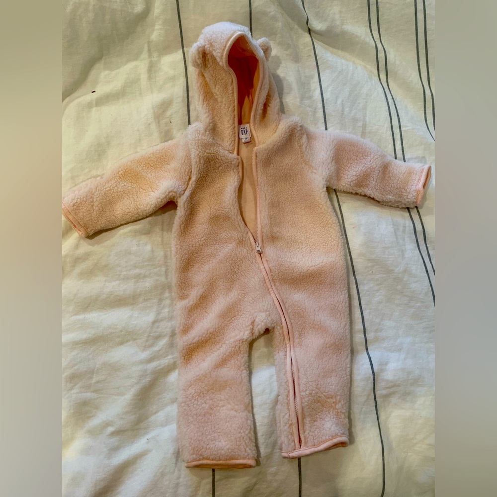 Never Worn Baby Gap Sherpa bunting (3-6months, light pink blush)